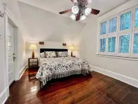 Downtown Macon Cottage Walking Distance to Dining & Music Venues. 2 King Beds.
