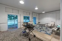 Huge Reunion Ctr 30+, 16 Br, 8.5 Bath, Pets