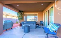 Paradise Village Home in Santa Clara * Poolside Location * Private Hot Tub * BBQ