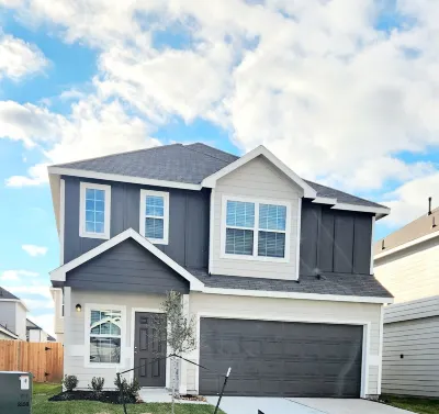 Lux, New, Beau, Hot tub &4Bedroom; Houston near IAH, Downtown, Woodlands &Spring Hotels near Lucky Land