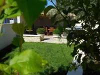 The oustaou of Sandrine Hotels in Valreas