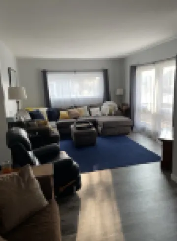 LOCATION LOCATION LOCATION! Short walk to beach, park, shops, restaurants & bars