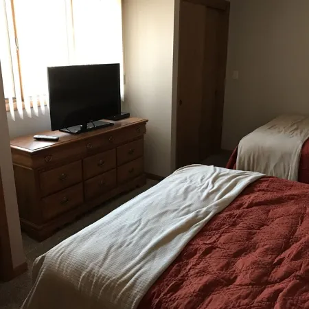 5th Steele Place, LLC - Downtown Algoma Condos: Overnight or Extended Stays