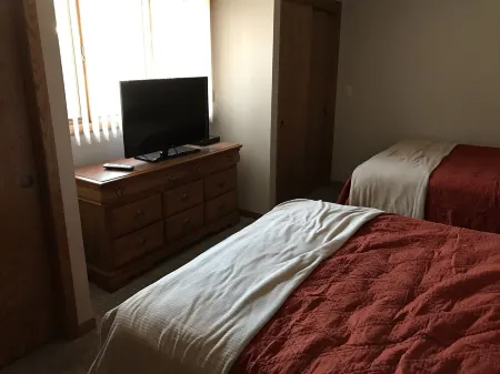 5th Steele Place, LLC - Downtown Algoma Condos: Overnight or Extended Stays