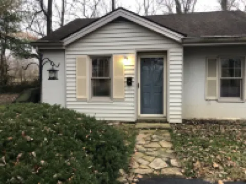 Five Minutes from Keeneland! Hotels in Woodford County