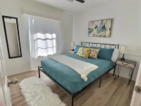 Remodeled home with firepit! 1 mile to Randolph AFB & 3 parks! Hoteles en Universal City