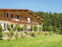 Fantastic "Hochgern" vacation apartment on the Fasanenhöhe horse farm Hotels in Chieming