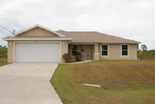 New Modern Vacation Home on a Budget! Smart TV Only. No Cable