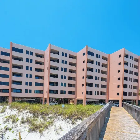 Destin's#1Resort~Gulfofamericaviews~900FtPvtBeach~HeatedPool~CoveredParking