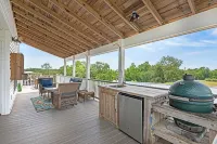 Getting Nauti by the Bay!! 5 Bedrooms, Waterfront!