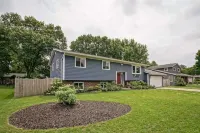 Elegant Space–Premium Kitchen–Spacious & Ideal for Gathering w/ Friends & Family - Wifi