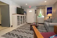 Peaceful 1-Bedroom Retreat in Town