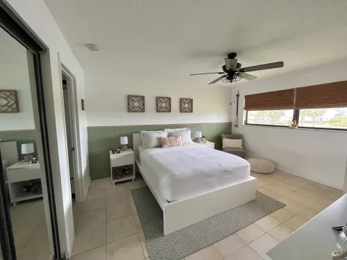 Beach paradise foundHeavenly Views” 1/1 villa steps away from beach and pool.