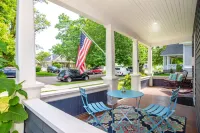 Beautiful Historic Home Near Lake & Downtown 코들레인 호텔