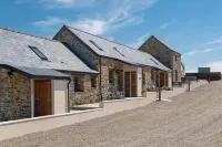 Skomer Sea View Cottage with Hot Tub- Dog Friendly Hotels near Newgale Beach