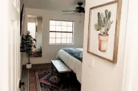 2 minutes to downtown! Hill Country Luxury Duplex TX Wine Trail - Home B