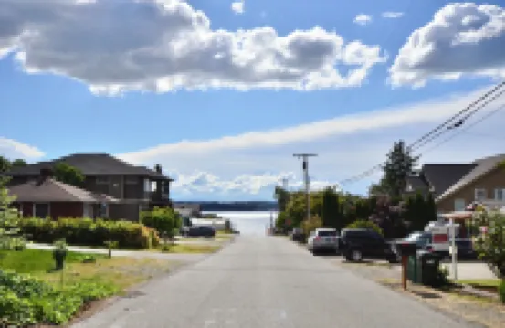 Wonderful 4-Bdrm, 2.5 Bath Home in Renton,15 Min to Seattle,2 Min to Coulon Park