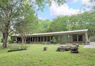 Serenity Cove-a unique waterfront home with canoe, kayak and fire pit!