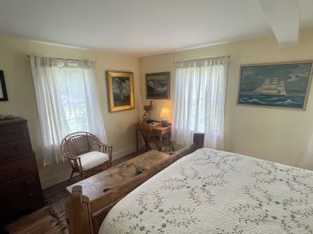 Charming Newly-Renovated Waterfront Cottage in Lubec
