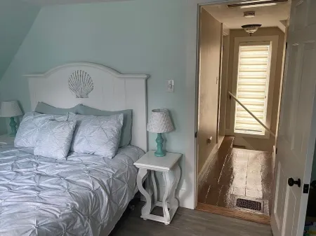 West Harwich- Cozy Cape House walking distance to Dennis Port & Bell's Neck path