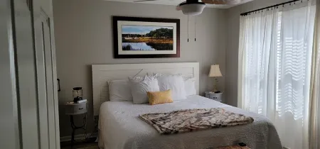 Sea Side Farm House in the heart of everything Wilmington reg STL 2019-0113 Отели в г. Нью-Хановер