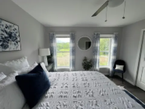Stylish Cozy Home with Gorgeous Views!