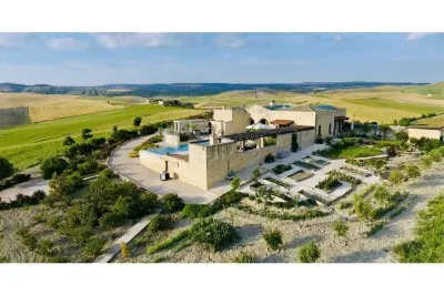 Private hilltop villa with infinity pool ideal for your visit to Puglia. Отели в г. 