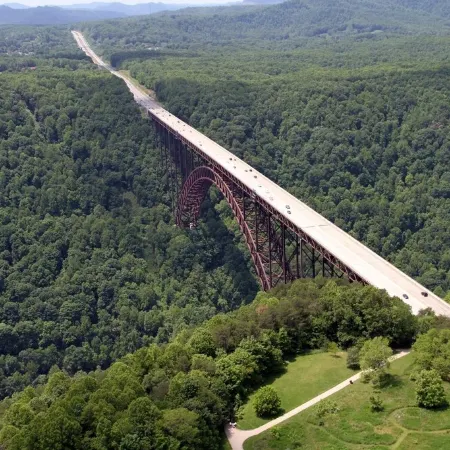 Fern Creek Cabins @ New River Gorge, Secluded, White Water, Hiking, Hot Tub.