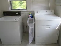 Quaint Bungalow Minutes From Downtown, Harbor, Shops