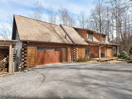 Elk Mountain Lodge: An AVL Mountain Escape w/Hot Tub, Fireplace, Hi-Speed Wifi