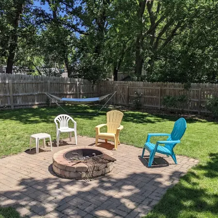 Arnolds Park Cabin with Kayaks, Bikes, and Golf Cart Отели в г. Арнолдс Парк