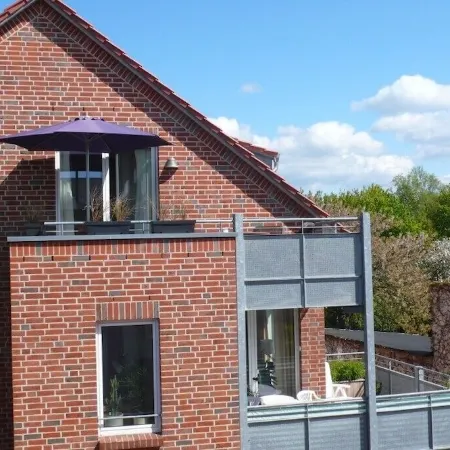 Comfort apartment with lake view, balcony, beach and. close to shopping, quiet, WiFi
