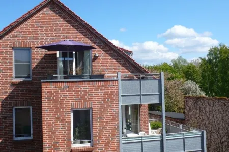 Comfort apartment with lake view, balcony, beach and. close to shopping, quiet, WiFi