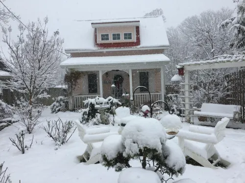 walkable to downtown, lake tomahawk, swimming pool, tennis courts, golf course