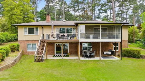 Sample the Sandhills at Six Dixie Lakeside!