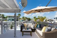 Key Largo Waterfront home with 40’ dock and boat lift. Walk to Pennekamp 키라고 호텔