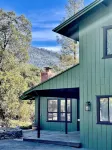 Stunning views from your private & cozy mountain home. 빅 트리스 루프 트레일헤드 주변 호텔