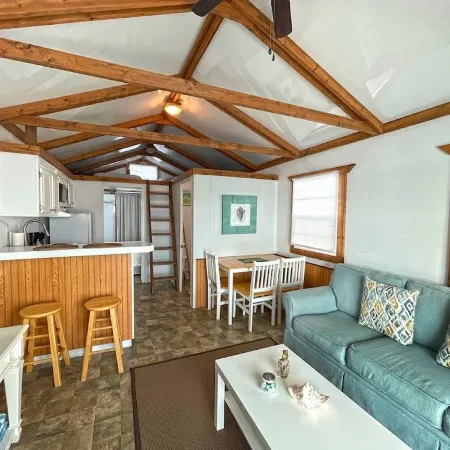 Aqua Lodge Houseboat "Yellow Tail "