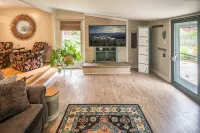 THE OWL HOUSE: 2000 sq ft 2 floor private home 2.5 to Downtown Boone!