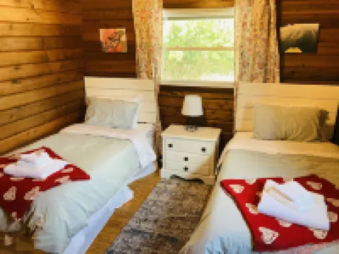 Bean’s Place - Adorable ridge top cabin five miles from Ohio University!
