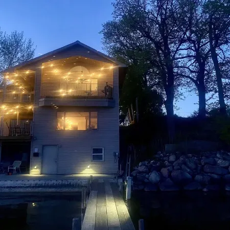 Lake Condo- Right on the Water with a Dock! Bring a boat or rent a boat! Отели в г. Клир Лейк