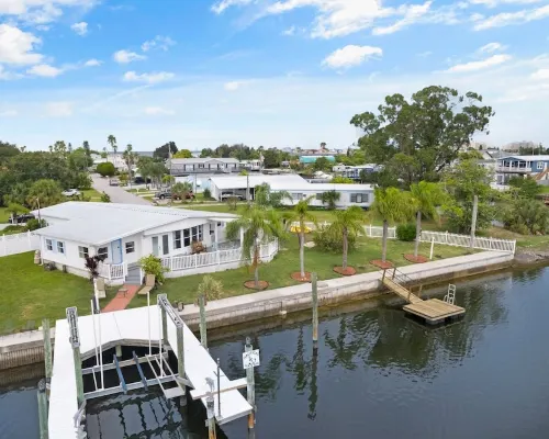 Nautical Haven 175 FT Private Waterfront/Dock/ Kayaks/Bicycles/5 Min to Shopping Hotels in Hudson