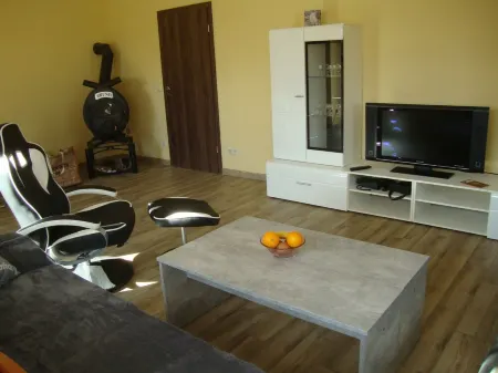 Vacation home Am Wolfspfad with wildlife observation, unique nature, near Waldbad Отели в г. Бисмарк