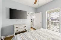🏖️ <5 min walk to BEACH! Waffle Bar! Newly Renovated! 🐶 Pet friendly!☀️