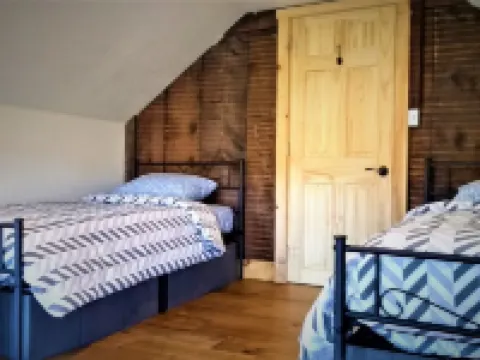 Windy Hill Cottage Hotels in Venango County