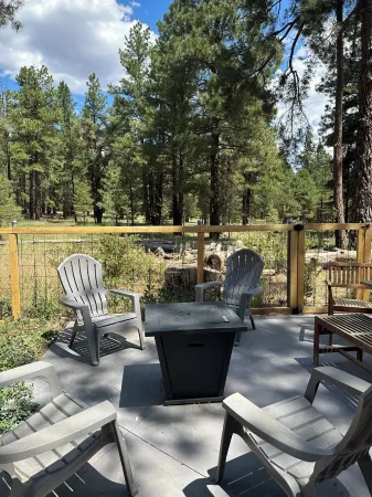 Cheerful two bedroom cottage with hot tub.