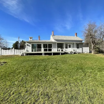 Rocky Branch Retreat on 33 acres with fenced yard, fireplaces & deck