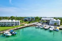 Water Front Condo in Duck Key. Free Wifi! Overlooking the Gulf of Mexico.