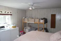 4B Lakefront home off M22 with access to Lake Michigan! Hotels in Onekama Township