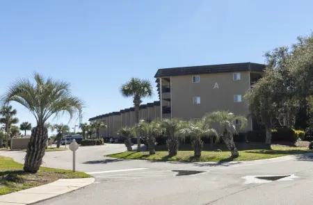 Peek of the ocean King size bed just Steps from the Beach